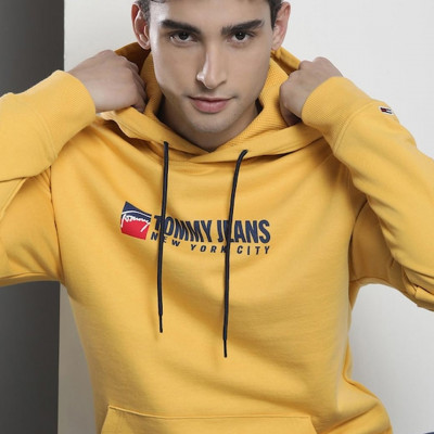 Men Yellow Applique Detailed Hooded Casual Pullover Sweatshirt